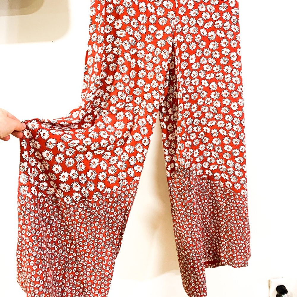 BRAND NEW Anthropologie red floral gaucho/loose pants